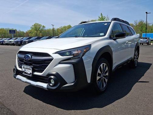 Crystal White Pearl 2024 Subaru Outback Limited