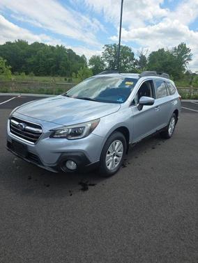 Ice Silver Metallic 2018 Subaru Outback 2.5i Premium