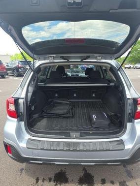 Ice Silver Metallic 2018 Subaru Outback 2.5i Premium