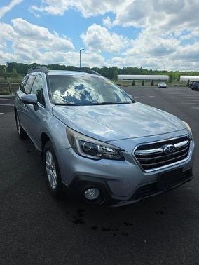 Ice Silver Metallic 2018 Subaru Outback 2.5i Premium