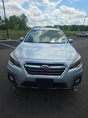 Ice Silver Metallic 2018 Subaru Outback 2.5i Premium
