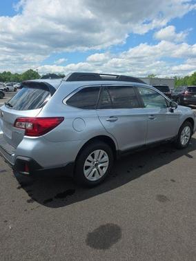 Ice Silver Metallic 2018 Subaru Outback 2.5i Premium