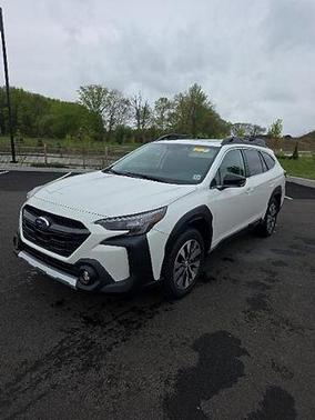 Crystal White Pearl 2023 Subaru Outback Limited