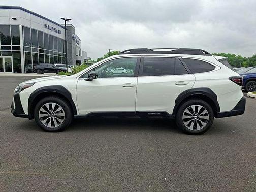 Crystal White Pearl 2023 Subaru Outback Limited