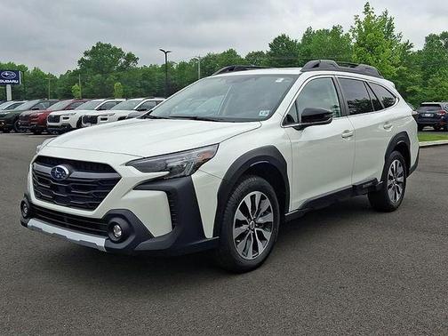 Crystal White Pearl 2023 Subaru Outback Limited