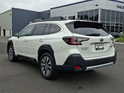 Crystal White Pearl 2023 Subaru Outback Limited