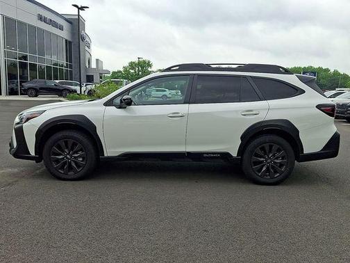 Crystal White Pearl 2025 Subaru Outback Onyx Edition