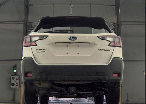 Crystal White Pearl 2025 Subaru Outback Onyx Edition