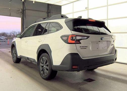 Crystal White Pearl 2025 Subaru Outback Onyx Edition