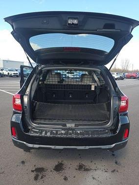 Crystal Black Silica 2017 Subaru Outback 3.6R Limited