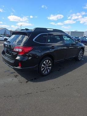 Crystal Black Silica 2017 Subaru Outback 3.6R Limited