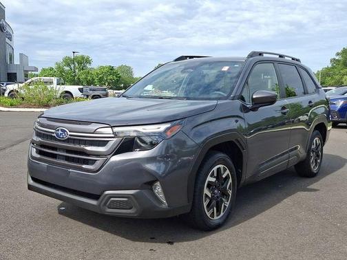Magnetite Gray Metallic 2025 Subaru Forester Premium