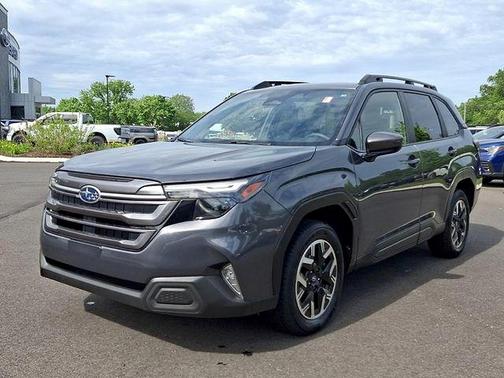 Magnetite Gray Metallic 2025 Subaru Forester Premium