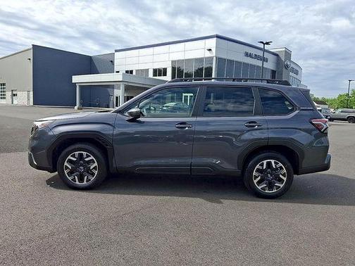 Magnetite Gray Metallic 2025 Subaru Forester Premium