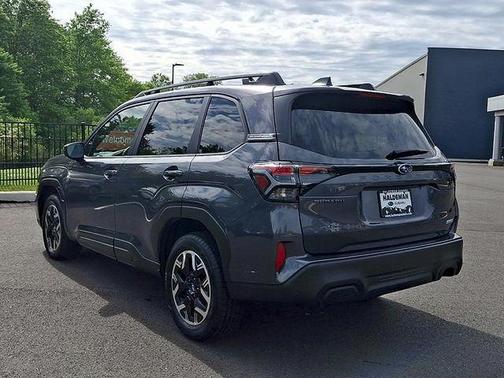 Magnetite Gray Metallic 2025 Subaru Forester Premium