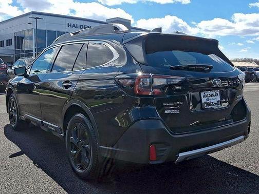 Crystal Black Silica 2022 Subaru Outback Touring XT