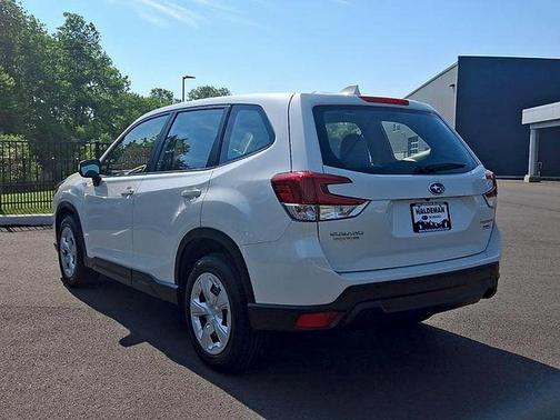 Crystal White Pearl 2023 Subaru Forester