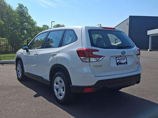 Crystal White Pearl 2023 Subaru Forester
