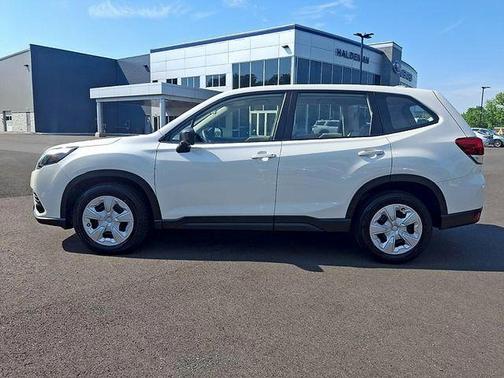 Crystal White Pearl 2023 Subaru Forester