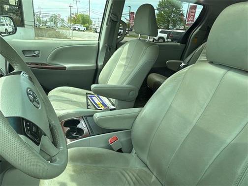 2014 Toyota Sienna XLE