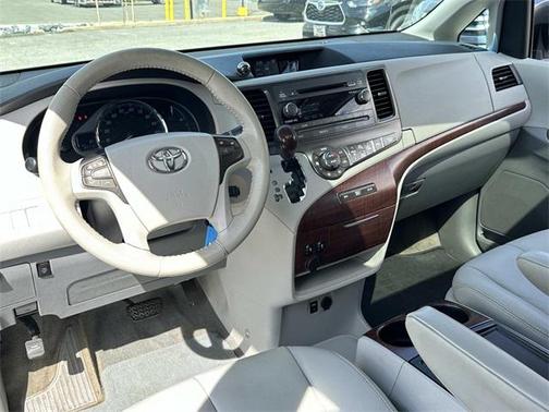 2014 Toyota Sienna XLE
