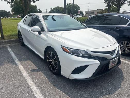 2020 Toyota Camry SE