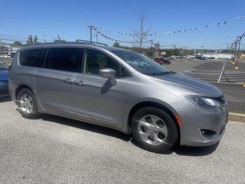 2018 Chrysler Pacifica Hybrid Touring L
