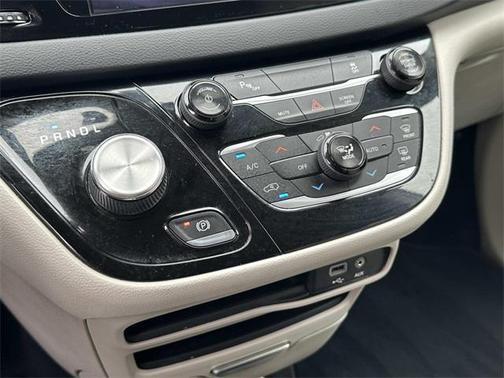 2018 Chrysler Pacifica Hybrid Touring L
