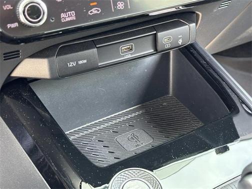 2024 Kia Niro SX