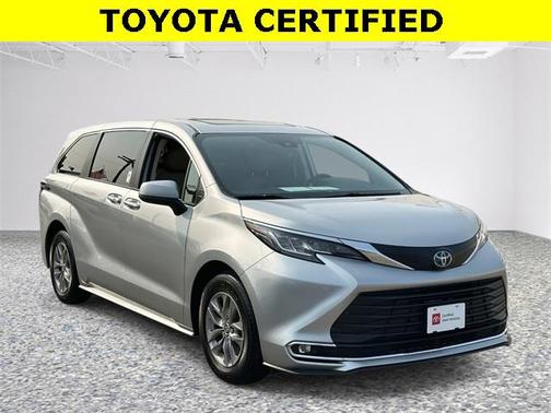2023 Toyota Sienna XLE 8 Passenger