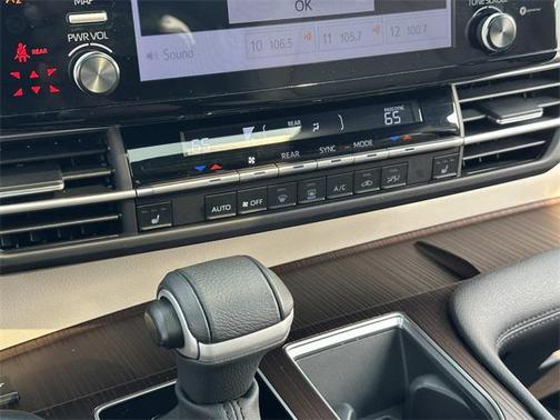2023 Toyota Sienna XLE 8 Passenger
