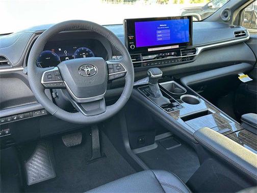 2025 Toyota Sienna Platinum