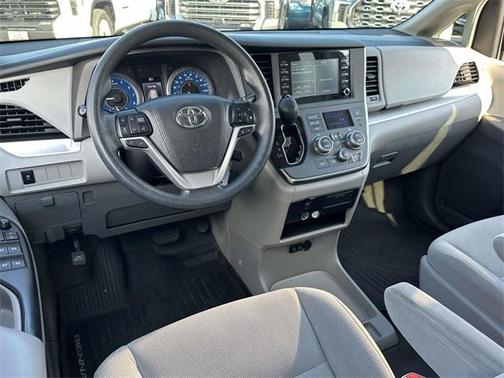 2019 Toyota Sienna SE