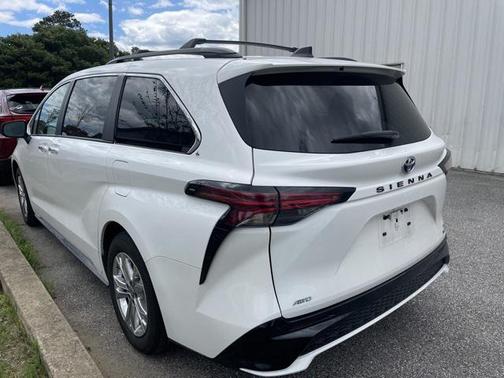 2023 Toyota Sienna XSE 7 Passenger