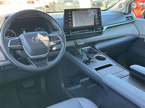 2024 Toyota Sienna XLE