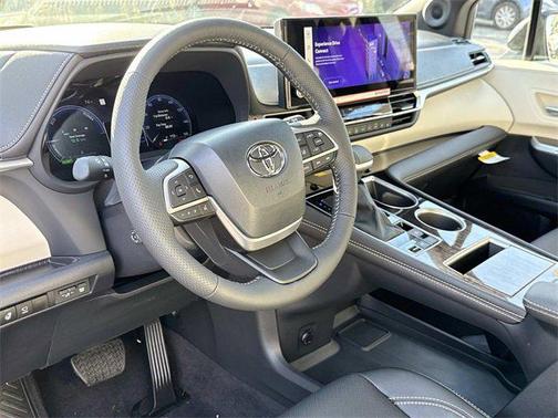 2025 Toyota Sienna Platinum