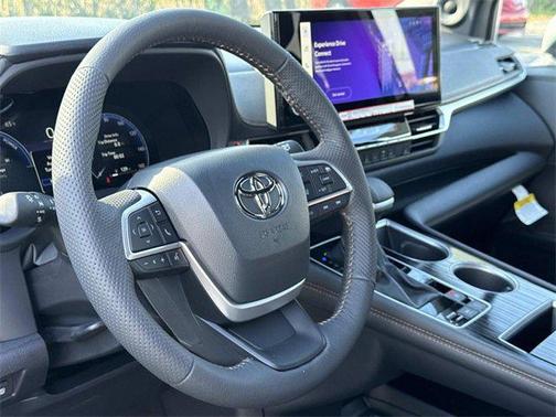 2025 Toyota Sienna Woodland Edition