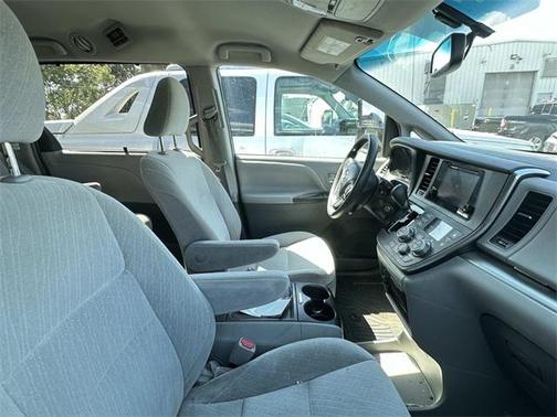 2017 Toyota Sienna LE