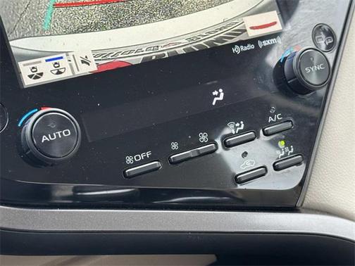 2020 Toyota Camry Hybrid XLE
