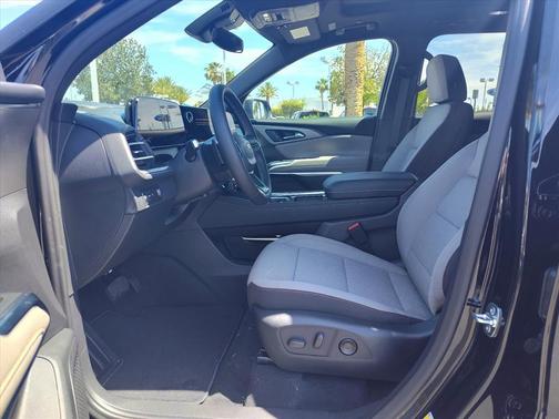 Mosaic Black Metallic 2026 Chevrolet Traverse LT