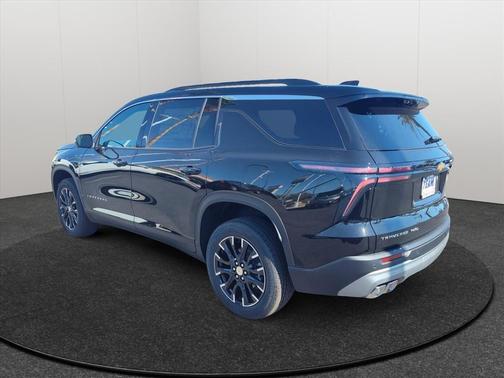Mosaic Black Metallic 2026 Chevrolet Traverse LT