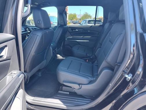 Mosaic Black Metallic 2026 Chevrolet Traverse LT