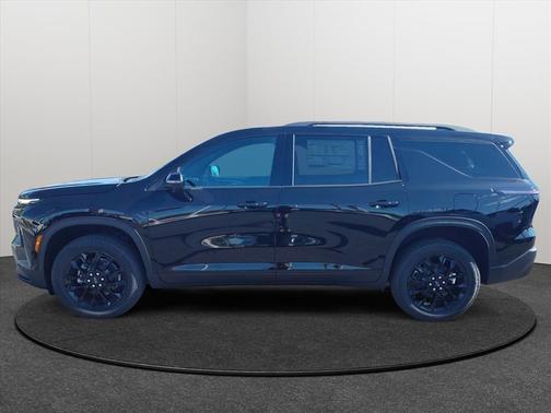 Mosaic Black Metallic 2026 Chevrolet Traverse LT