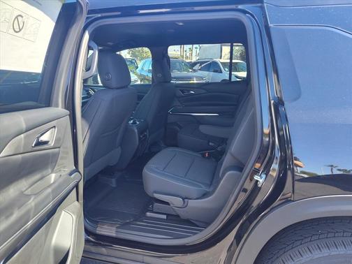 Mosaic Black Metallic 2026 Chevrolet Traverse LT