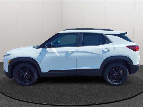 Summit White 2026 Chevrolet Trailblazer LT