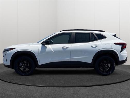 Summit White 2026 Chevrolet Trax LT