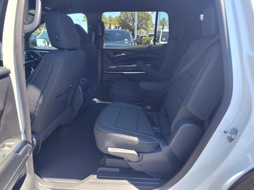 Summit White 2026 Chevrolet Traverse LT