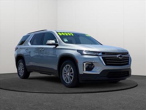 Sterling Gray Metallic 2023 Chevrolet Traverse LT Leather