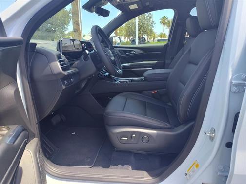 Polar White Tricoat 2026 Chevrolet Traverse LT