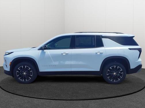 Polar White Tricoat 2026 Chevrolet Traverse LT